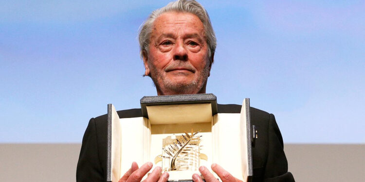 Fransız Yıldız Alain Delon Hayatını Kaybetti