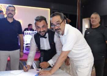 Futbolcu Damattan Düğünde Çift İmza