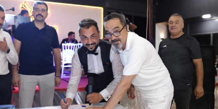 Futbolcu Damattan Düğünde Çift İmza