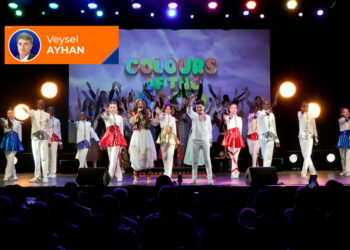 Gözlerini al yerden… 