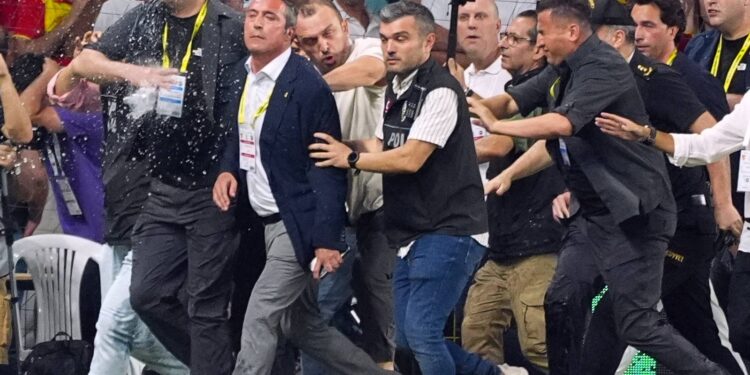 Göztepe maçı sonrası Fenerbahçe TV ekranında tepki: Terörü lanetliyoruz!