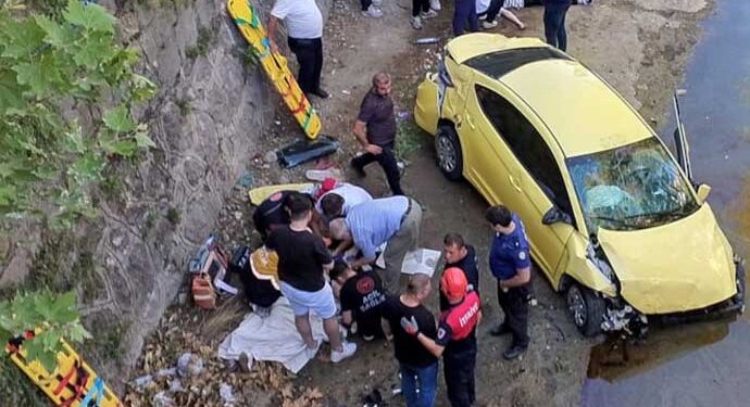 Hafriyat kamyonu taksiye çarptı: 1 ölü, 5 yaralı