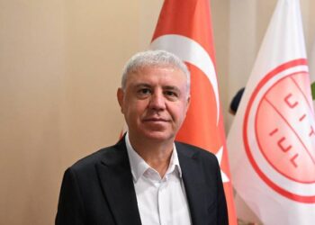 Hak-İş ve Disk'le birlikte Ankara ya da İstanbul'da büyük bir miting yapacağız