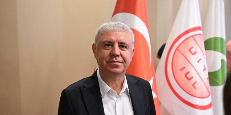Hak-İş ve Disk'le birlikte Ankara ya da İstanbul'da büyük bir miting yapacağız