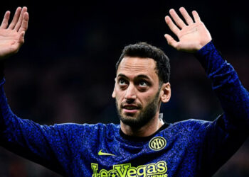 Hakan Çalhanoğlu'ndan Transfer Cevabı