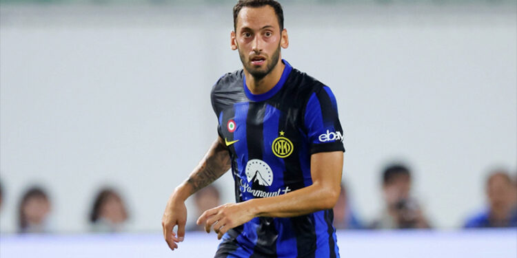 Hakan Çalhanoğlu'ndan transfer açıklaması: Ayrılmayı düşünmedim