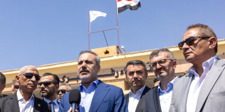 Hakan Fidan, Refah Sınır Kapısı'na gitti