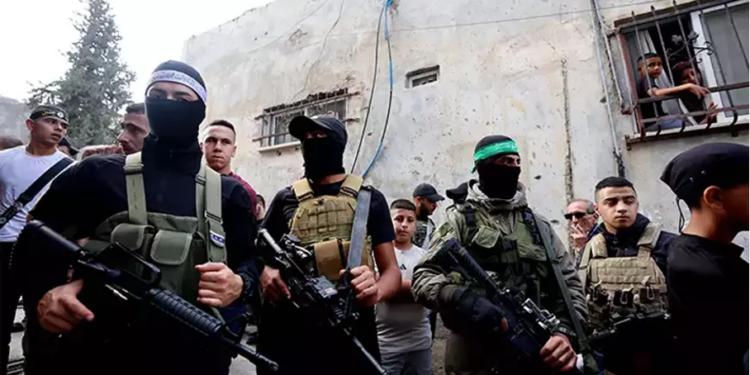 Hamas duyurdu: İki muhafız sorumlu olduğu İsrailli rehinelere saldırdı, biri öldü, iki rehineyi kurtarmaya çalışıyoruz