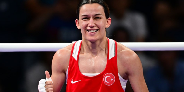 Hatice Akbaş’tan Boksta Gümüş Madalya