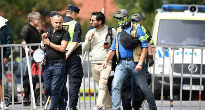 İSVEÇ | Kuran-ı Kerim yakan iki kişiye nefret suçundan dava açıldı