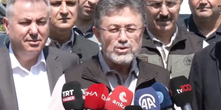 İbrahim Yumaklı: “Üç noktada yangın kontrol altına alındı, devam eden 5 yangın var”