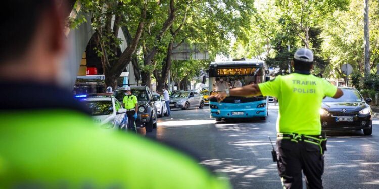 İçişleri Bakanı Yerlikaya, bir haftalık trafik denetimi verilerini açıkladı