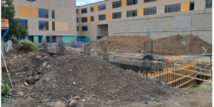 İlkokul bahçesine bakanlık binası yapılmasına tepki: "Çocuklar dışarıyı bile göremeyecekler"