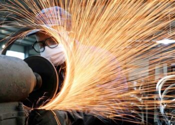 İmalat PMI üst üste beşinci ayda geriledi