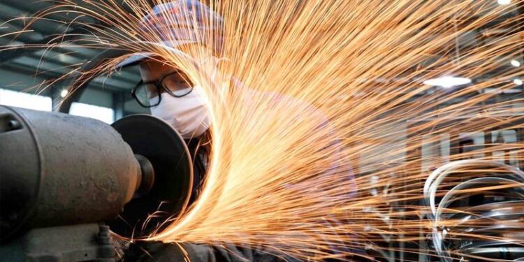 İmalat PMI üst üste beşinci ayda geriledi