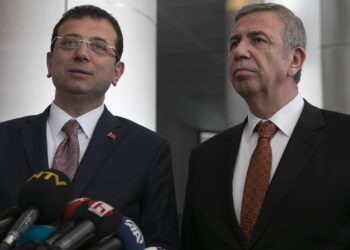 İmamoğlu ve Yavaş mücadelesi partiyi bölecek bir noktaya ulaşırsa Özgür Özel aradan sıyrılıp cumhurbaşkanı adayı olur mu?
