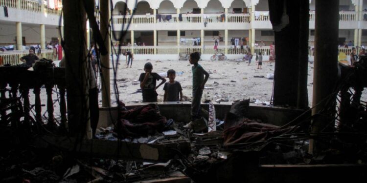 İsrail ordusu: Yaklaşık 20 Hamas ve İslami Cihad üyesinin bulunduğu okulu isabetli vurduk, ölü sayısı abartılıyor