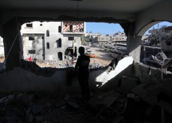 İsrail yerinden edilmiş Filistinlilerin kaldığı okulu vurdu: 10 ölü