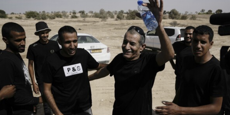 İsrailli bedevi rehine Gazze’den kurtarıldı, köyünün yıkılacağını öğrendi