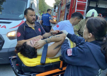 İstanbul'da Kaza! Otomobil Ormanlık Alana Uçtu: 2 Yaralı