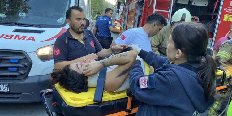 İstanbul'da Kaza! Otomobil Ormanlık Alana Uçtu: 2 Yaralı