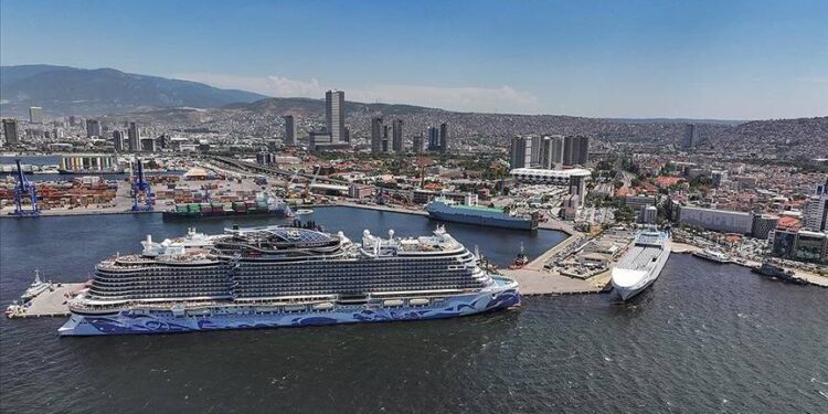 İzmir Limanı'nın BAE şirketine satışı için görüşmeler sürüyor