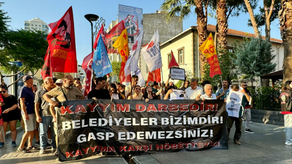 İzmir'de, Hakkari Belediyesi'ne Kayyum Atanması Protesto Edildi