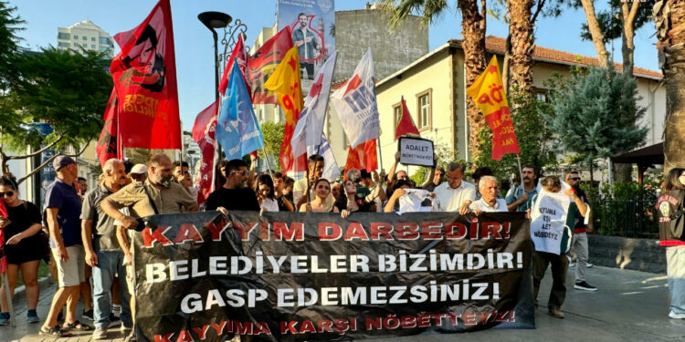 İzmir'de, Hakkari Belediyesi'ne Kayyum Atanması Protesto Edildi