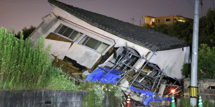 Japonya'da 'büyük deprem' uyarısı sürüyor: 707 belediyeye talimat