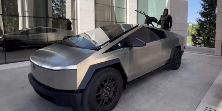 Kadirov, ‘Elon Musk’ın hediyesi’ Cybertruck’a tüfek entegre etti: Ukrayna’ya karşı kullanılacak