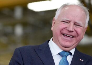 Kamala Harris başkan yardımcısı adayını açıkladı: Minnesota Valisi Tim Walz