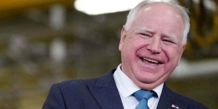 Kamala Harris başkan yardımcısı adayını açıkladı: Minnesota Valisi Tim Walz