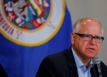 Kamala Harris başkan yardımcısı adayını seçti: Minnesota Valisi Tim Walz