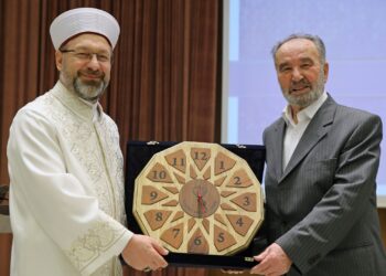 Karaman: Batı’da yaşayan Müslümanlar tası tarağı toplayıp ülkelerine dönsün