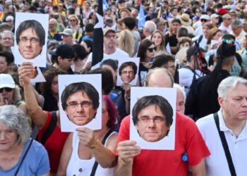 Katalanların bağımsızlık lideri Puigdemont'tan 'Sihirbaz Houdini numarası': Arandığı İspanya'ya girip 'Belçika'ya geri döndü'