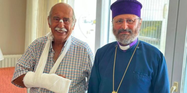 Küfür etmedik, iki elinde poşet olduğu için yüzüstü düştü