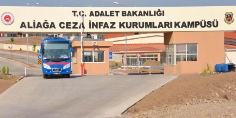 Kürtçe şarkı ve zılgıta disiplin cezası: Tahliyeler keyfi olarak engelleniyor