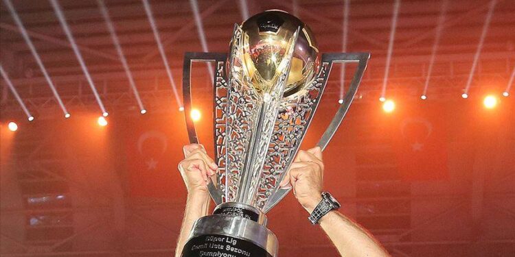 Ligde 66 sezonda 6 takım mutlu sona ulaştı; Galatasaray 24 şampiyonlukla en fazla zafere ulaşan ekip oldu