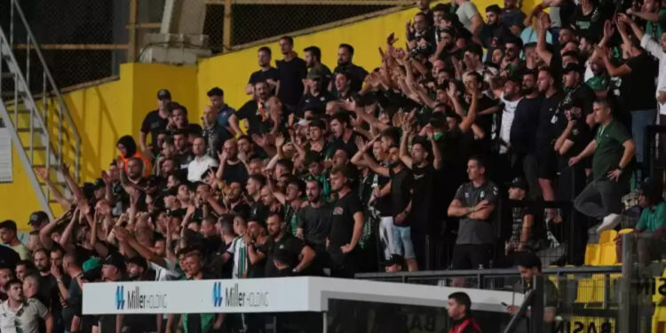 Maç Sonunda İlginç Anlar! Taraftar İstifa İstedi, Futbolcular Destek Verdi