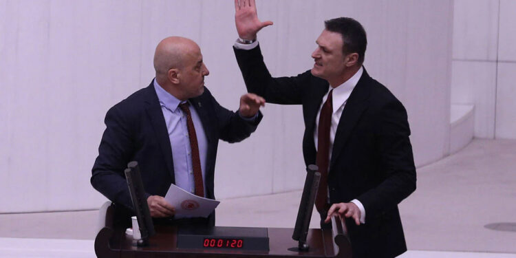 Meclis Kana Bulanmıştı: AKP'li Özalan, Saldırısının Arkasında!