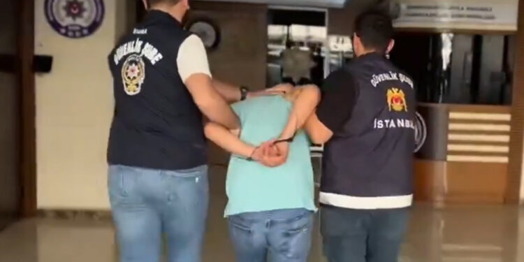 Metroda Suriyeli çocuğu darp eden şahıs gözaltına alındı