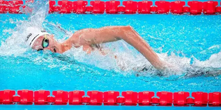 Milli yüzücü Kuzey Tunçelli’den tarihi başarı