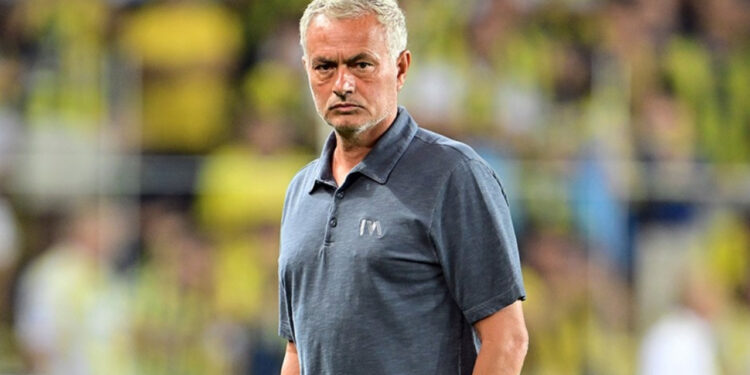 Mourinho'dan Amrabat Transferiyle İlgili Çok Konuşulacak Sözler: 'Bana Bilgi Vermediler'