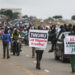 Nijeryalılar, hayat pahalılığını protesto etmek için sokaklara döküldü