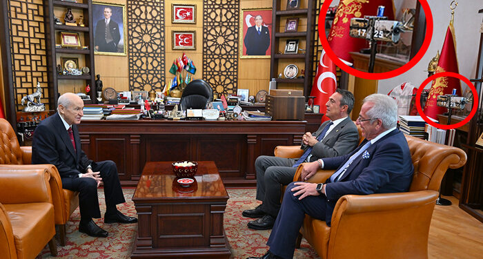 O fotoğraf gündem oldu; Bahçeli’nin “17-25 Saati” hâlâ odasında!