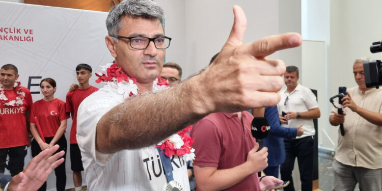 Olimpiyatlarda Gümüş Madalya Kazanan Milli Atıcı Yusuf Dikeç Yurda Döndü