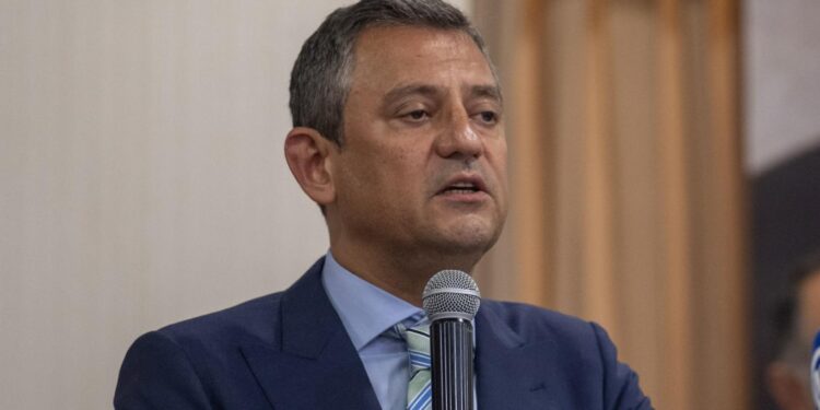 Özel’den Kılıçdaroğlu’na açılan davaya tepki: Cesedimi çiğnemeniz lazım