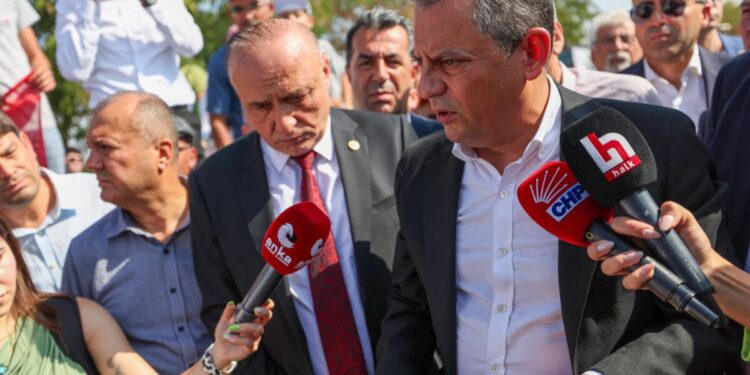 Özel’den Zafer Bayramı protokolü tepkisi: Gerginlikten medet umuyor, tansiyon yükselsin istiyorlar