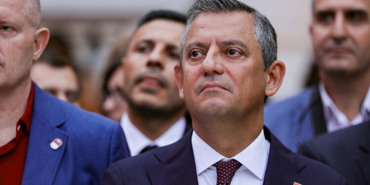 Özgür Özel: Alpay Özalan, demokrasi mikrobudur