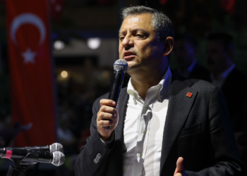 Özgür Özel'den İktidara 'Yasaklanan Festival ve Konser' Tepkisi: 'Karıncanın Kardeşi Var O da CHP'dir'